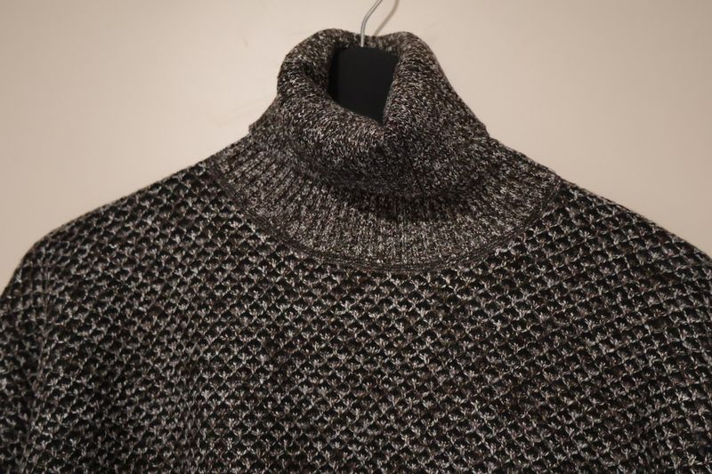 Pull à col roulé (Taille M)