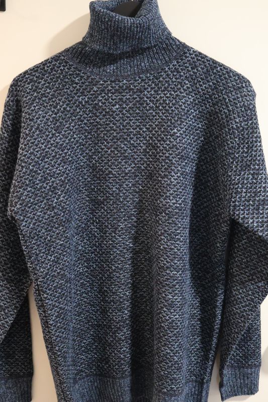 Pull à col roulé (Taille L)