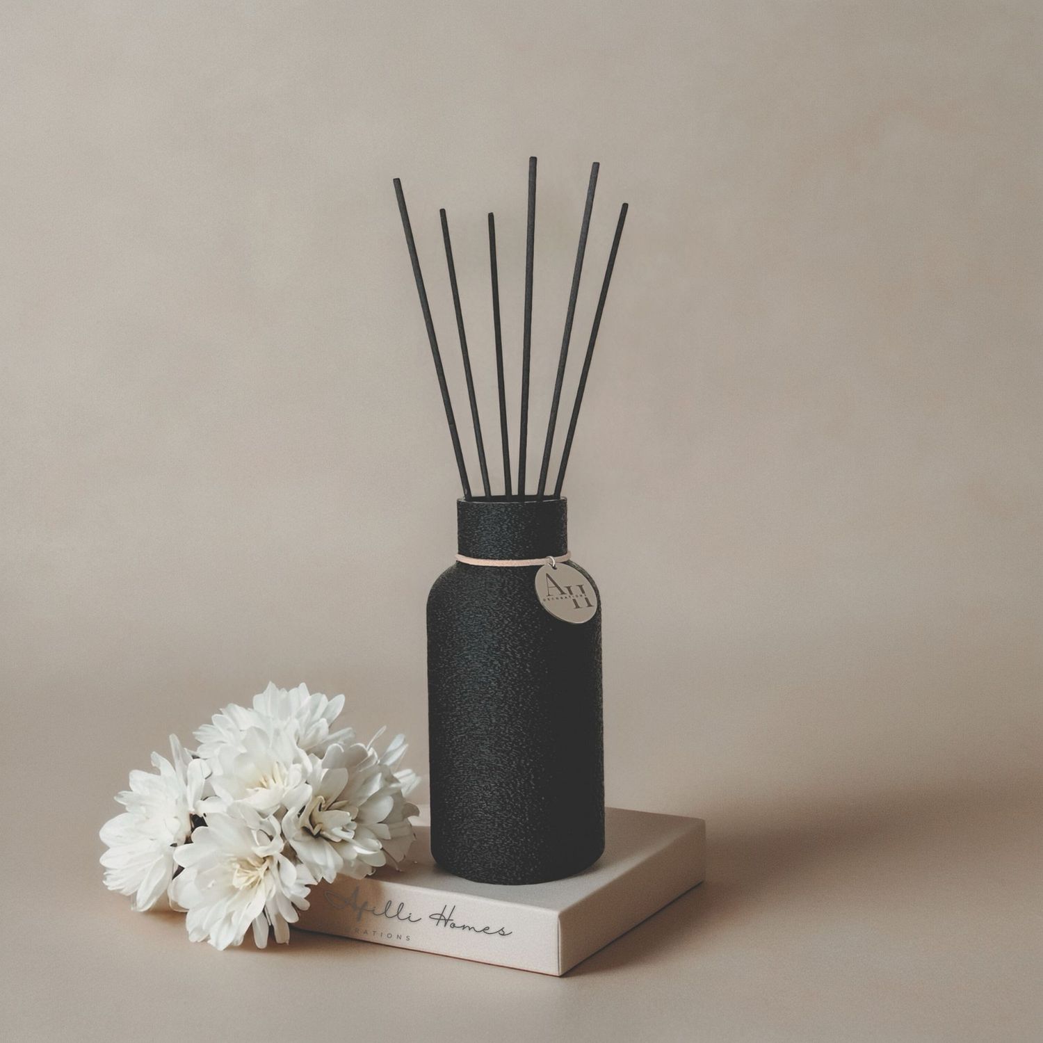 Modern Diffuser – VERA, Size: 12 cm, Color: Deep Black