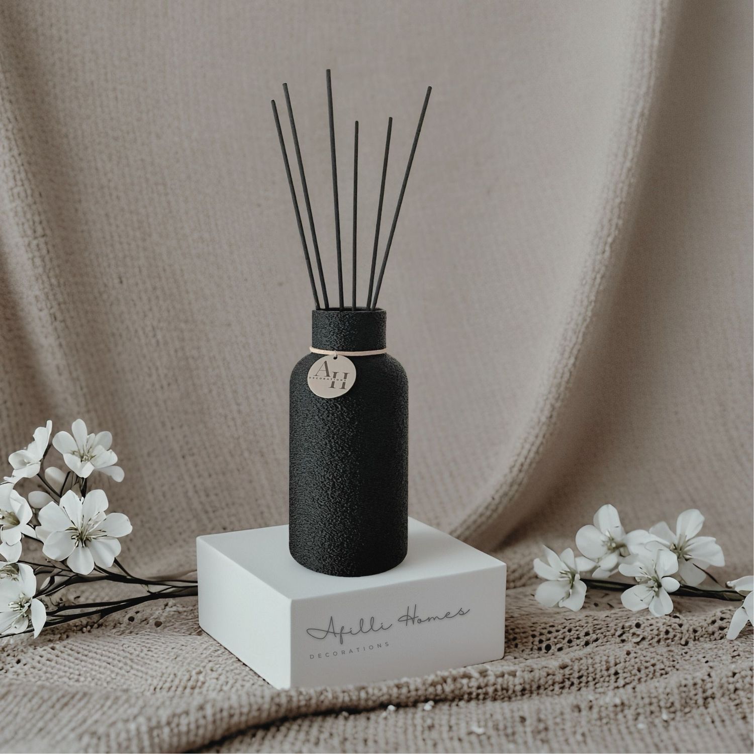 Modern Diffuser – VERA, Color: Tiefschwarz, Size: 12 cm