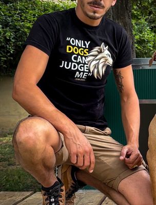 T-shirt “Only Dogs Can Judge Me” 