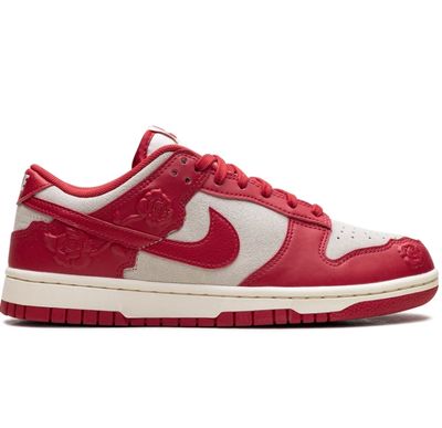 Nike Dunk Low WMNS &quot;Red Roses&quot;