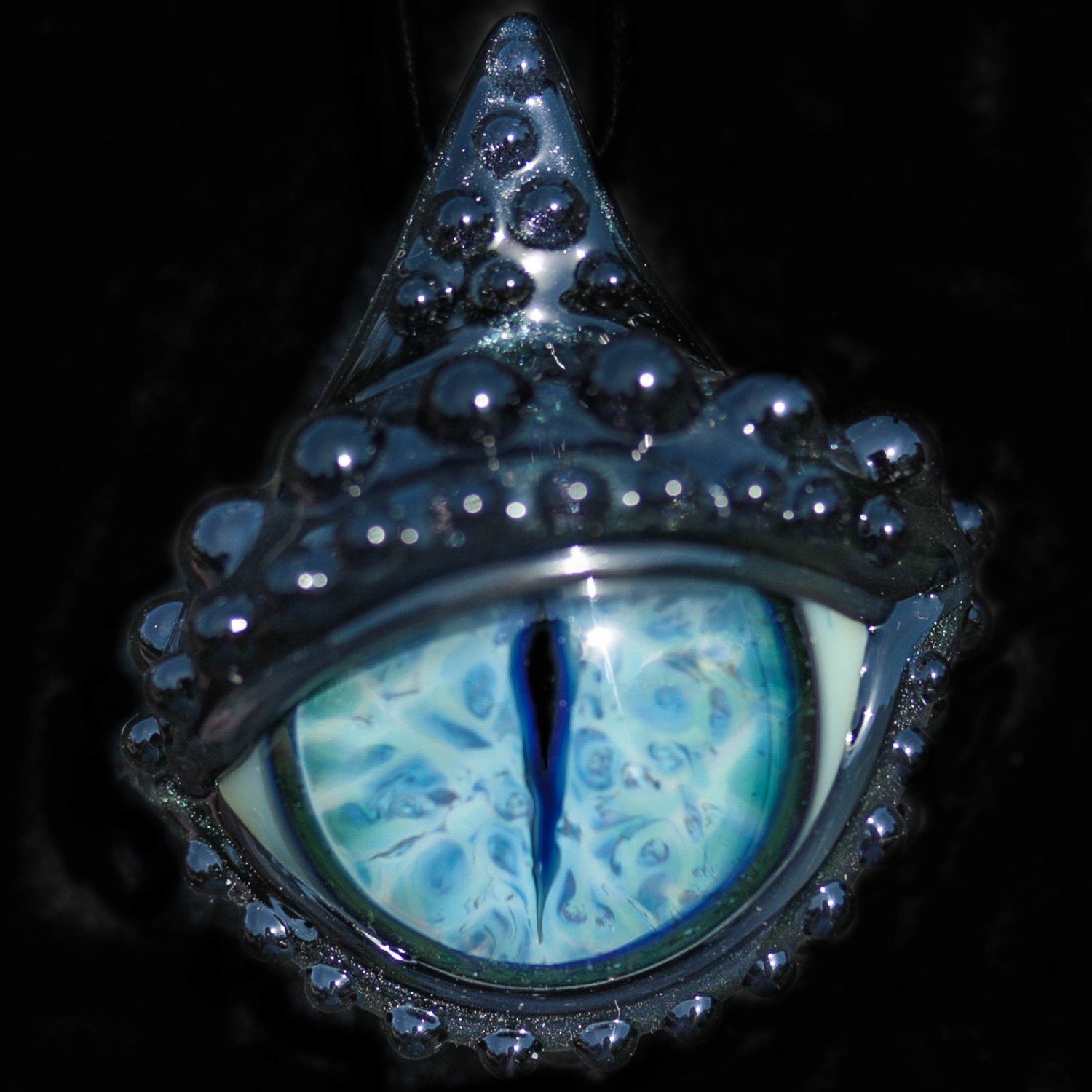 Glowing Green Dragon Eye!