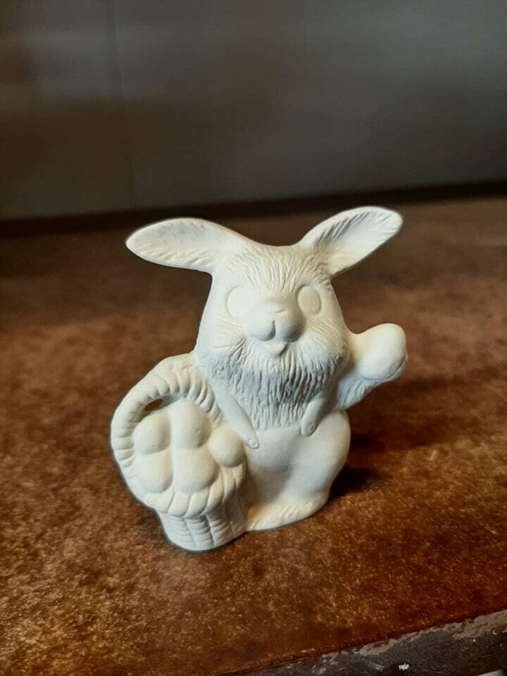Kanínu strákur með egg í körfu 2