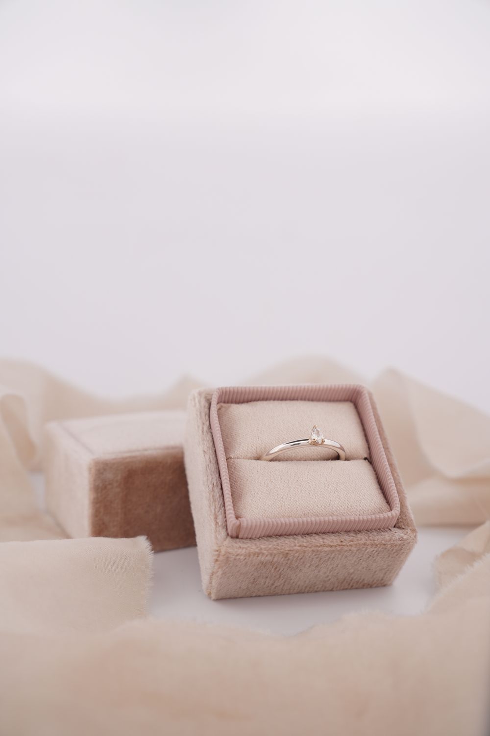 Gold Glimps pear cut