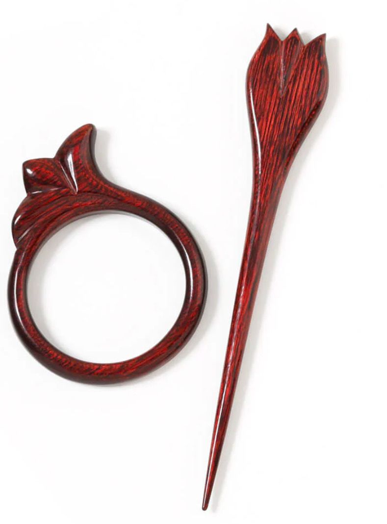 FLORA SHAWL PIN TULIP