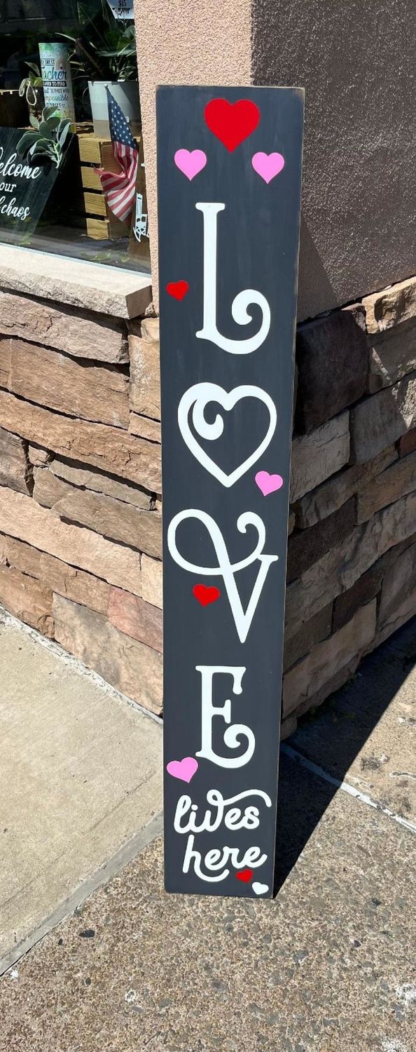 Love Lives Here Porch Leaner