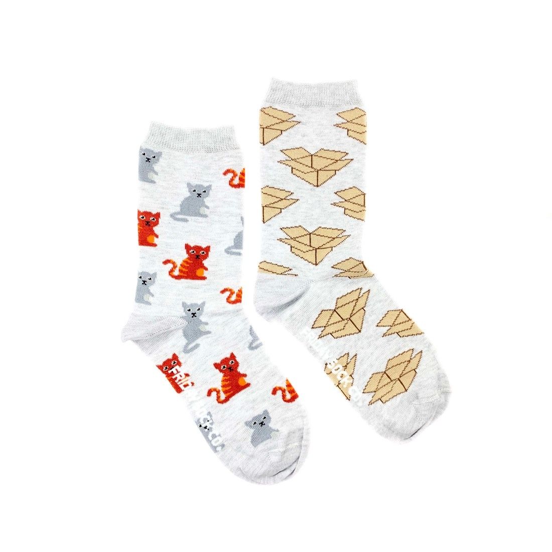CAT AND BOX WOMEN&#39;S SOCKS