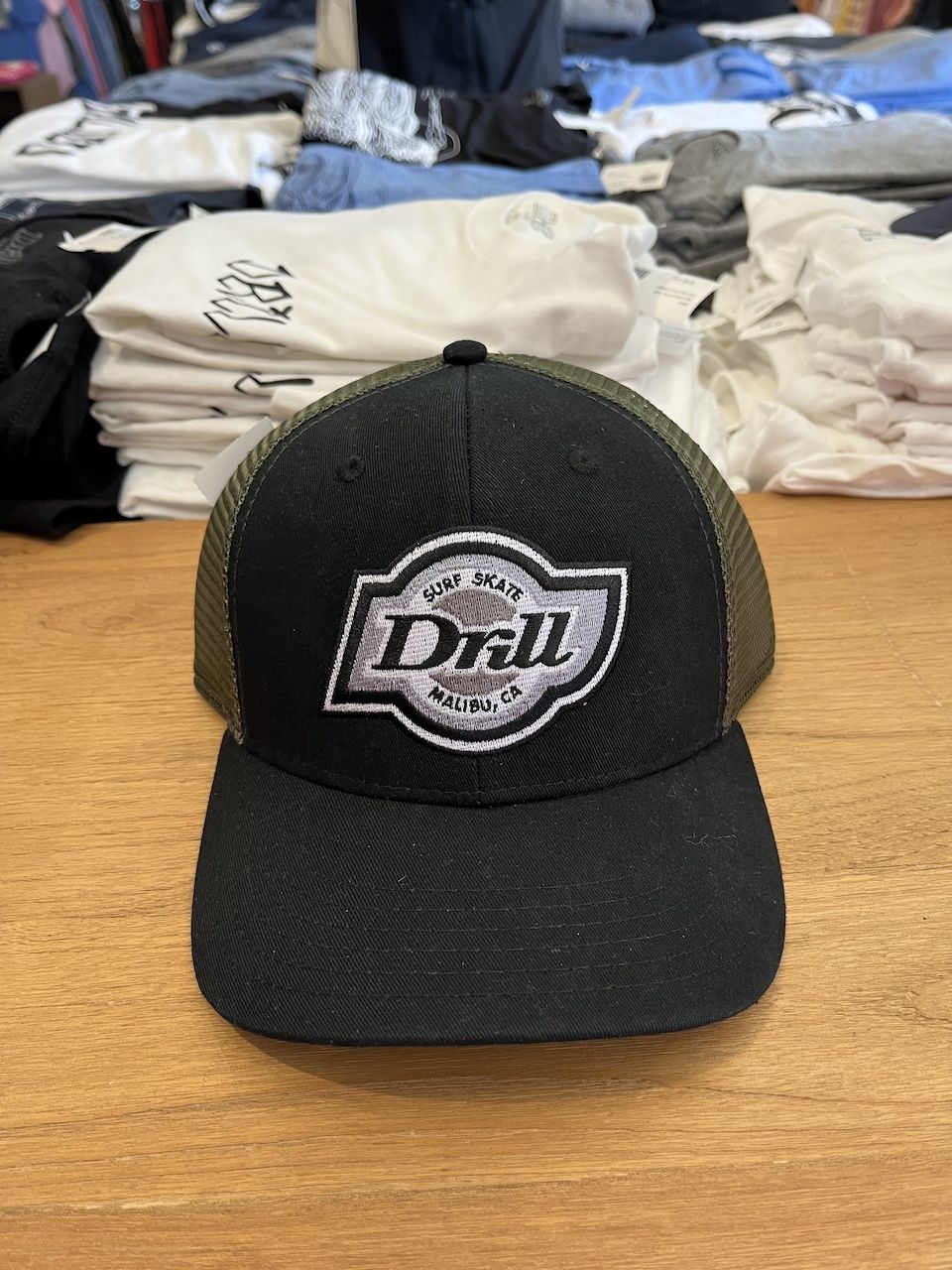 Insignia Mid-Crown Curved Bill Trucker, type: Black/Olive, Size: OS