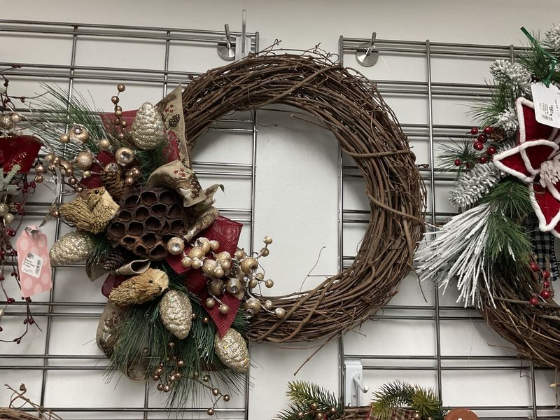 Wreath Grapevine with Squirrels, Honeycomb and Pinecones 20 inches