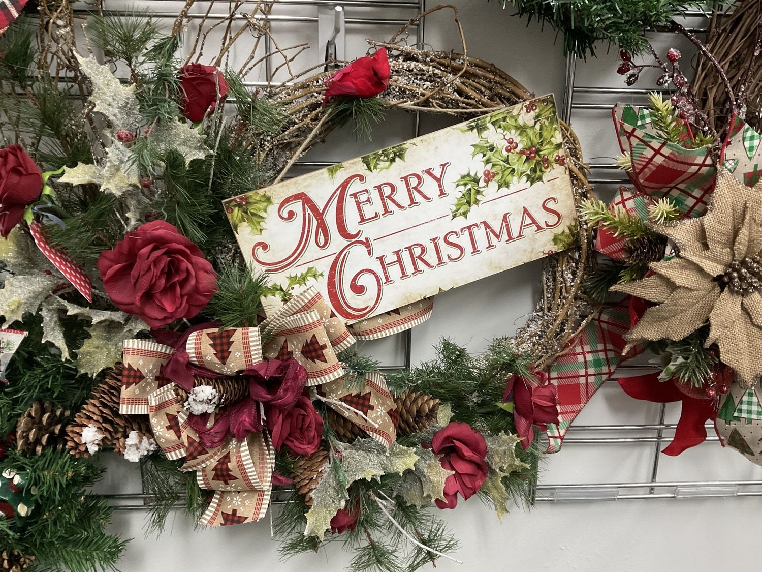 Wreath Evergreen &quot;Merry Christmas&quot; with Red Roses and Buffalo Tree Ribbon