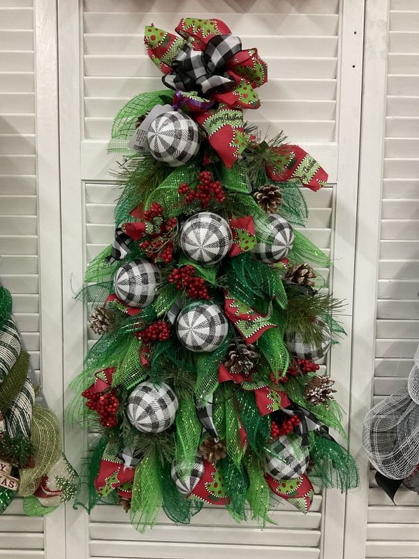 Wreath Tree Green with Black Buffalo Check Ornaments 26 inches
