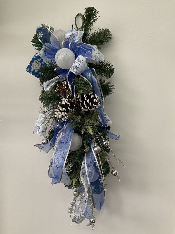 Swag Evergreen Dark Blue/White Snowman Ribbon w/White Pinecones 33 inches