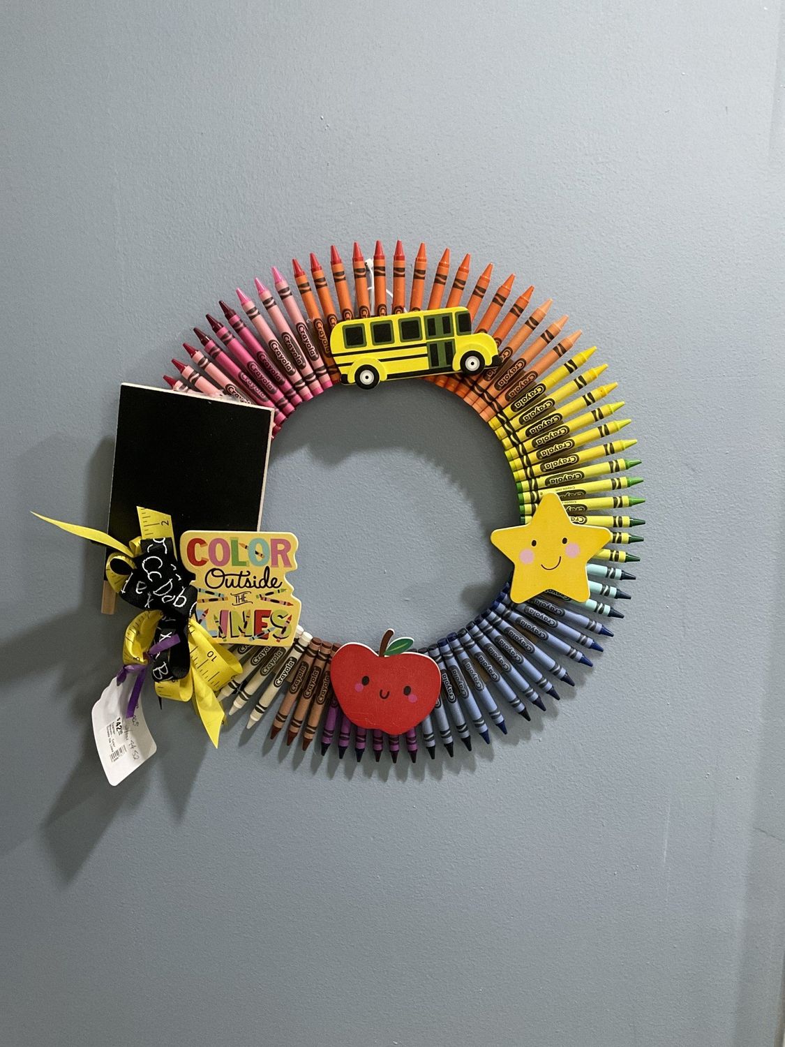 Wreath Crayon &quot;Color Outside the Lines&quot; w/Bus, Apple