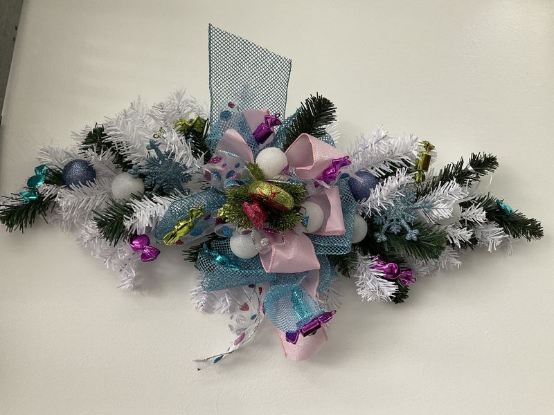Swag White Evergreen 31 in-Winter Wonderland Candy