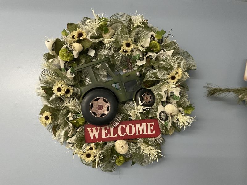 Wreath Mesh Green Tractor &quot;Welcome&quot;