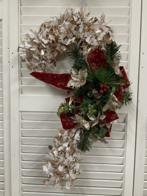 Wreath Candy Cane White &amp; Gold Base, Pinecones, Berries and Red Ribbon