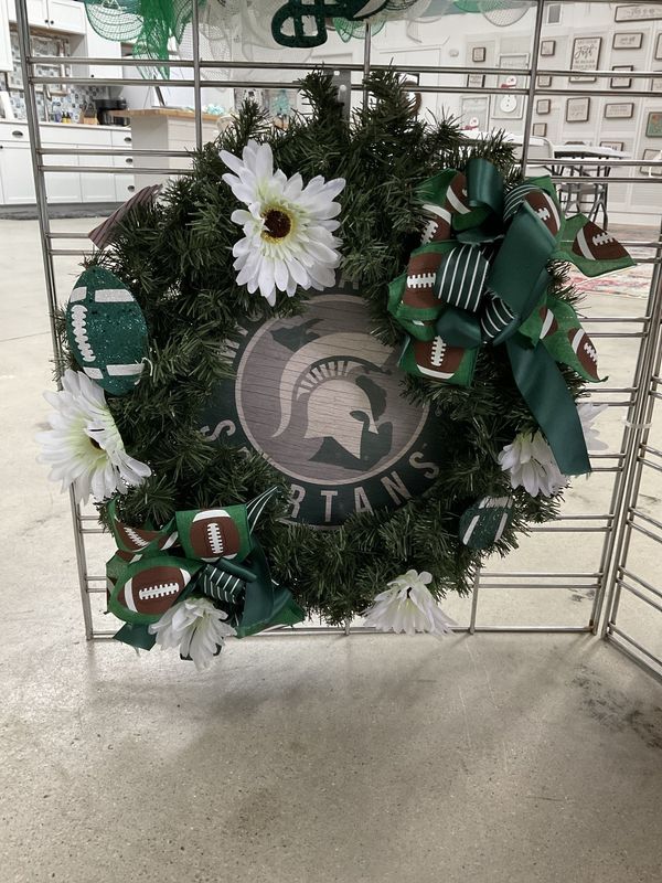 Evergreen Wreath MI State Spartans Circle Sign 23 inch