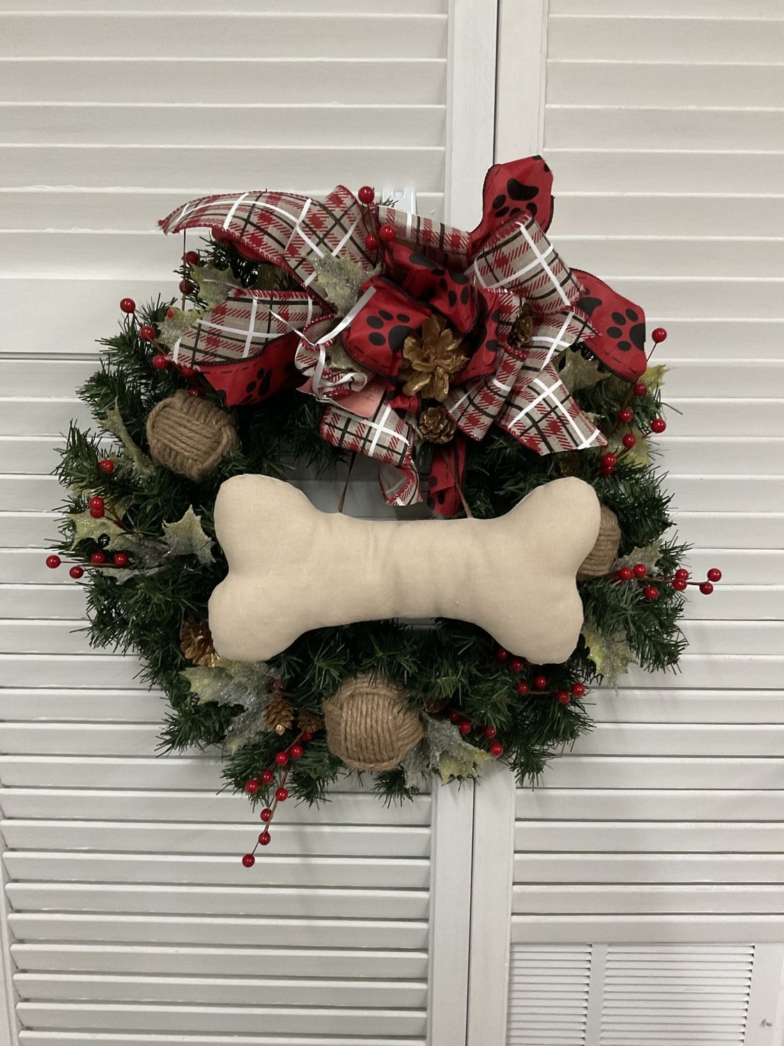 Wreath Evergreen 19 in-Dog Bone with Red Plaid and Dog Ribbon