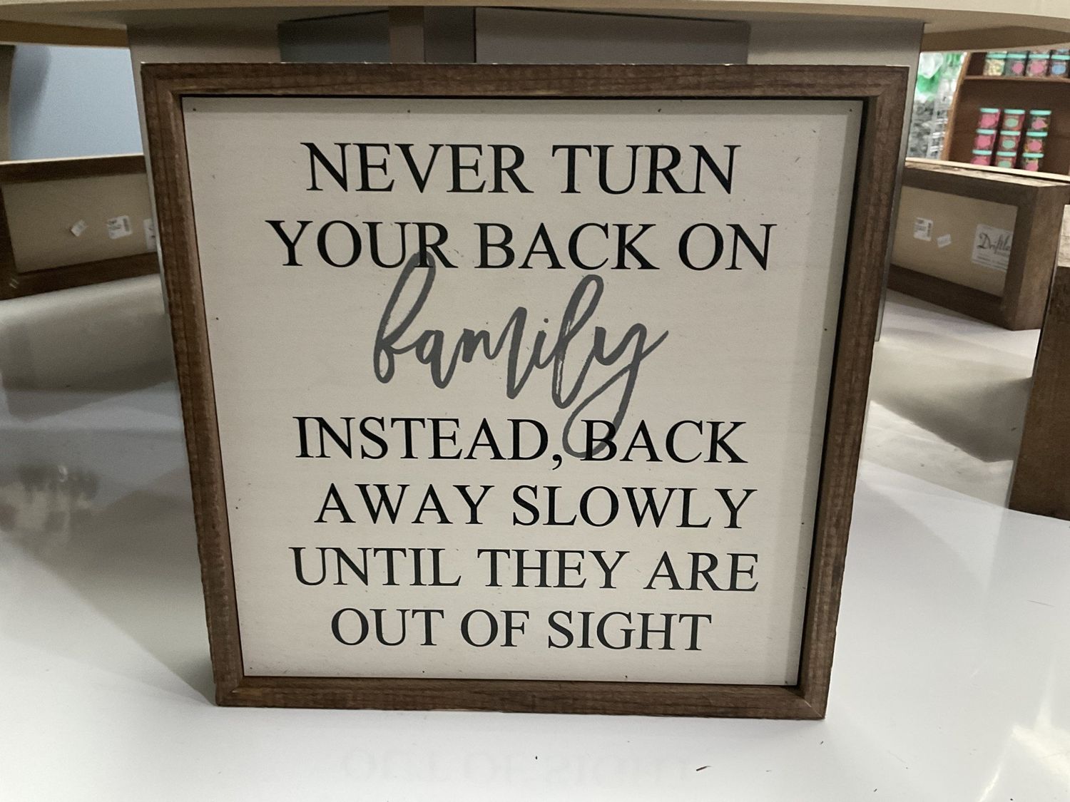 Sign 10x10 Never Turn Your Back On Family