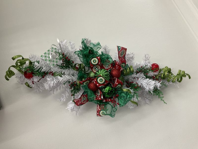 Swag White Evergreen 27 in-Green Check w/Red and Green Ornaments
