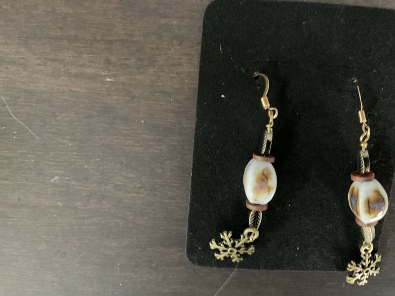 E170 Earrings White Bead with Snowflake