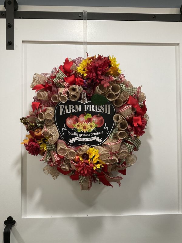 1340 Wreath Mesh 24 in-Farm Fresh Apple w/Tan Red and Green Checked Ribbon