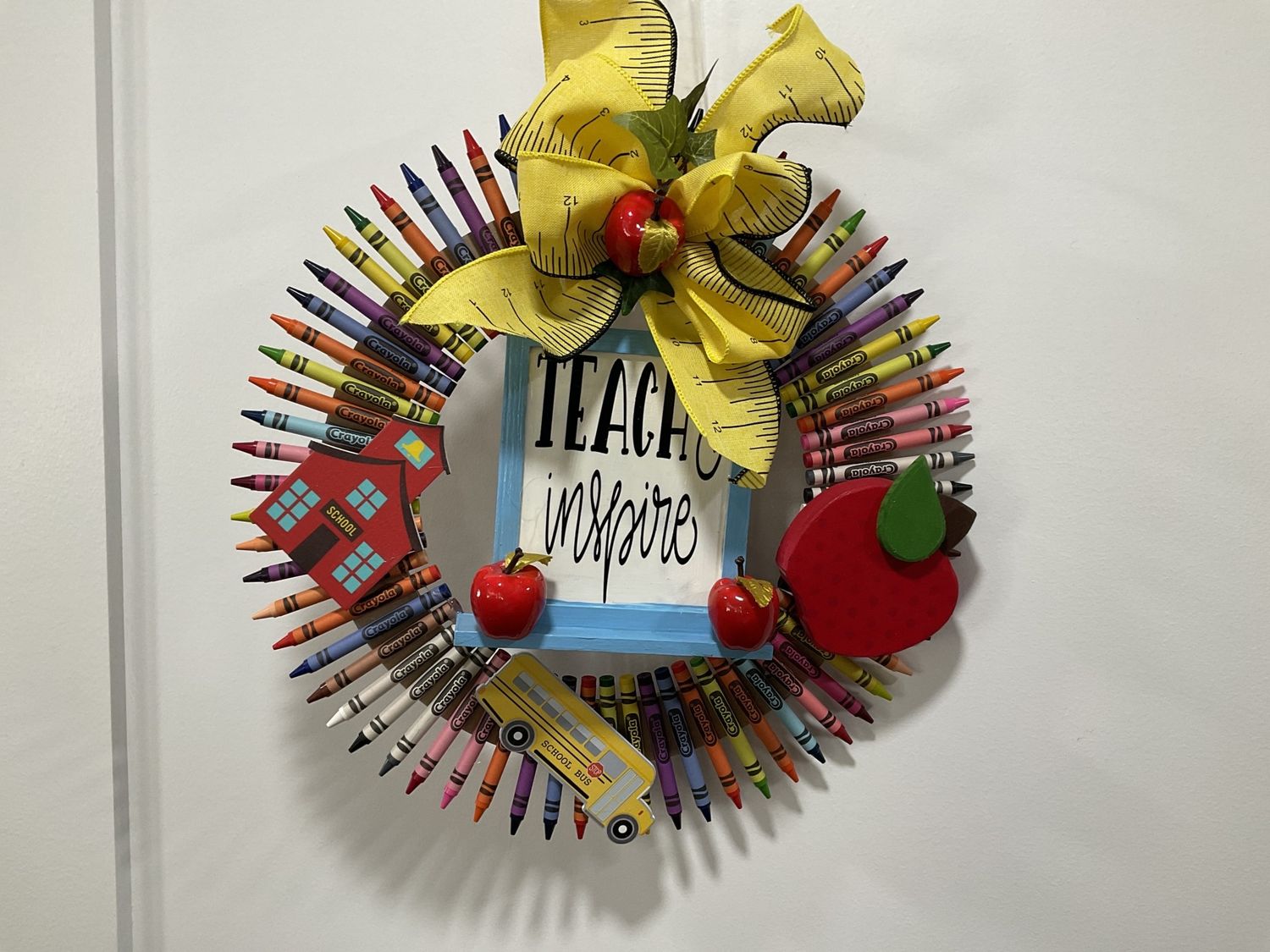 Wreath Crayon School Days &quot;Teach &amp; Inspire&quot;