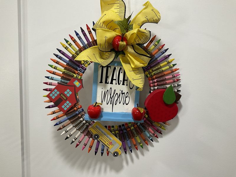 Wreath Crayon School Days &quot;Teach &amp; Inspire&quot;