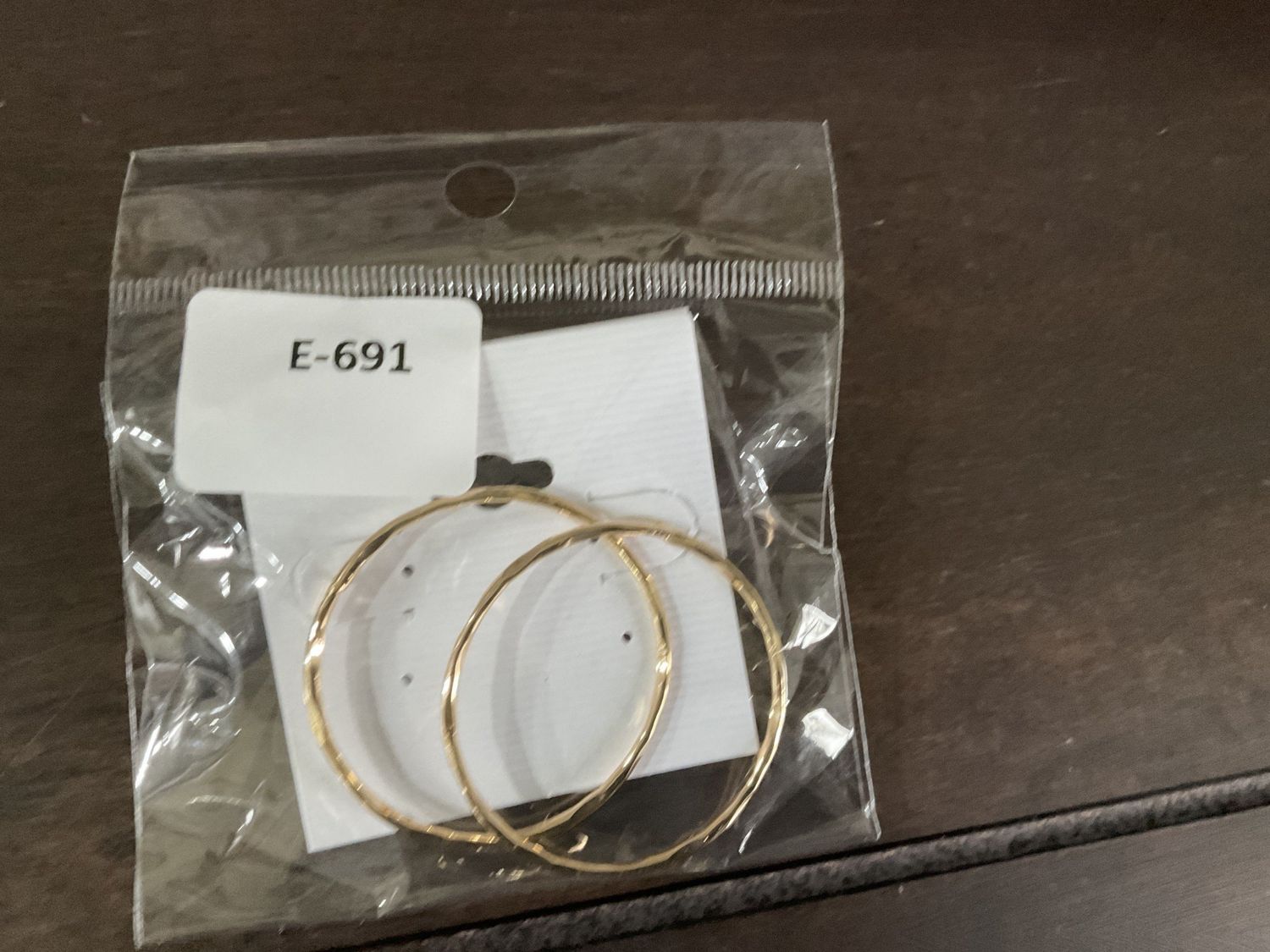 691 Front Facing Earrings Gold