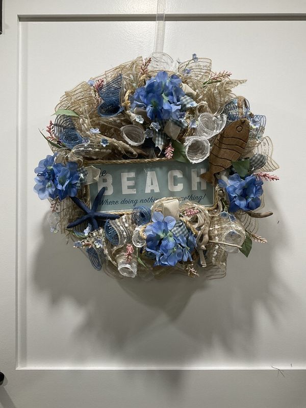 Wreath Mesh 21 in-Tan &quot;The Beach&quot; w/Blue Starfish and Flowers