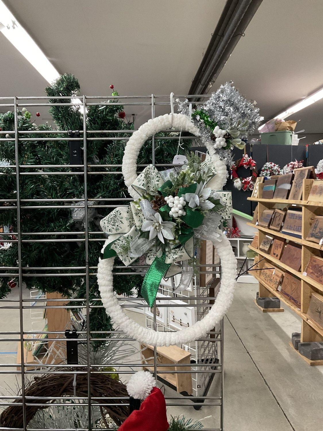 Snowman Wreath White Yard w Silver Hat and White Ribbon