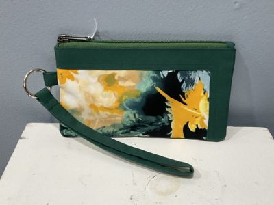 Srey Hout Wristlet - Emerald Floral