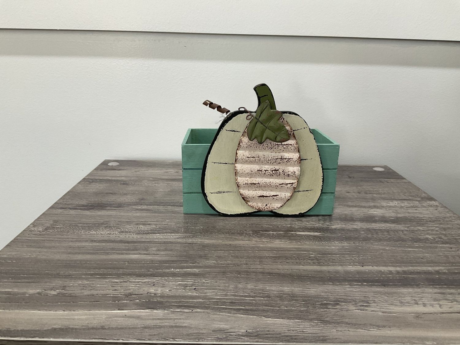 1401 Crate 5x5-Teal w/White Metal Pumpkin