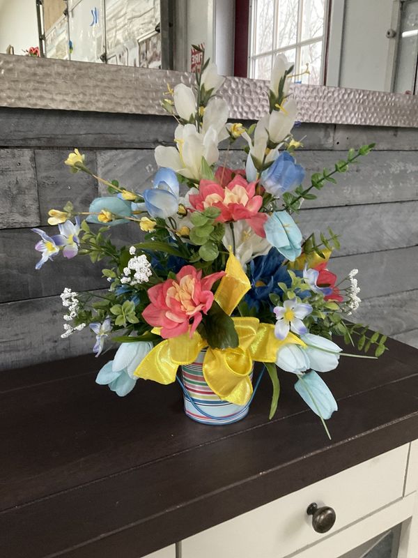 Centerpiece Stripe Base with Spring Floral