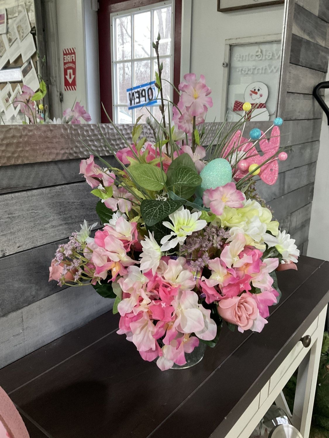 Centerpiece Easter Pink Rabbit, Eggs and Pink Flowers
