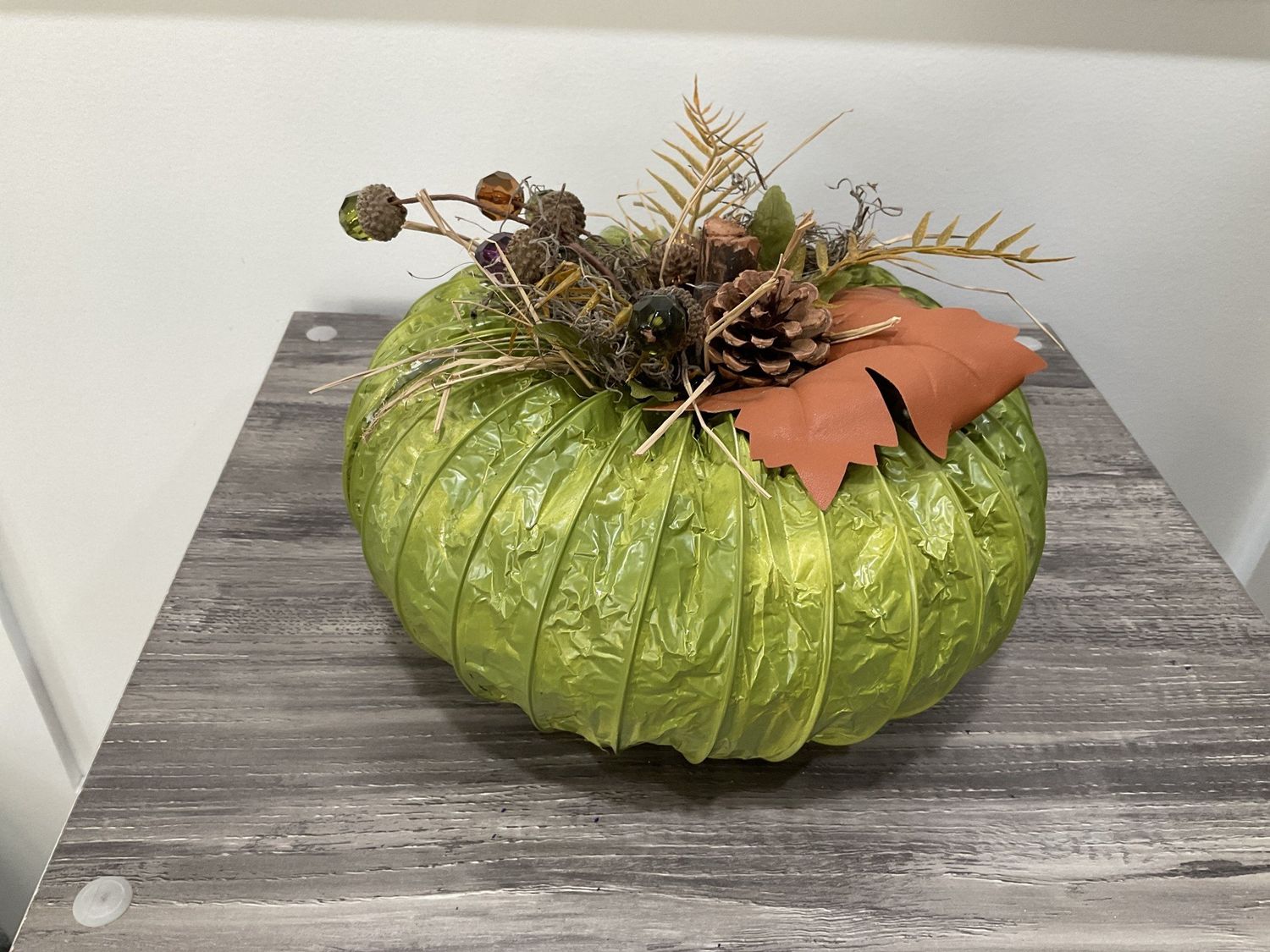 1933 Dryer Vent Pumpkin 8x6-Green w/Pinecone and Gem Acorns