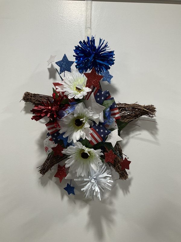 Wreath Star 4th of July with White Flowers