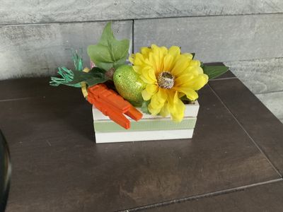 715 Easter Crate 3x5 of Clothespin Carrots