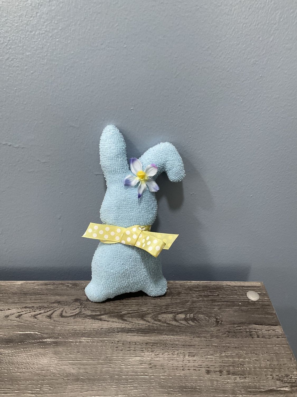 720 Rabbit Light Blue w/Yellow Ribbon Tie 4.5x1x8.5