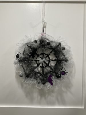 1826 Wreath Mesh Spider 18 in-Black and Silver w/Bats and Spiders