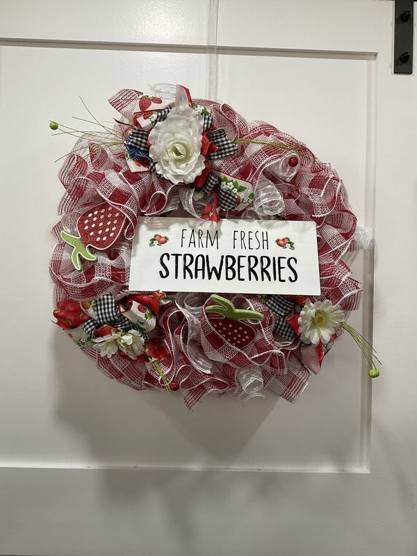 Wreath Mesh 26 in-Red Check &quot;Farm Fresh Strawberries&quot; w/Strawberries