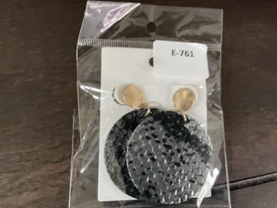761 Circle Leather Earrings Black