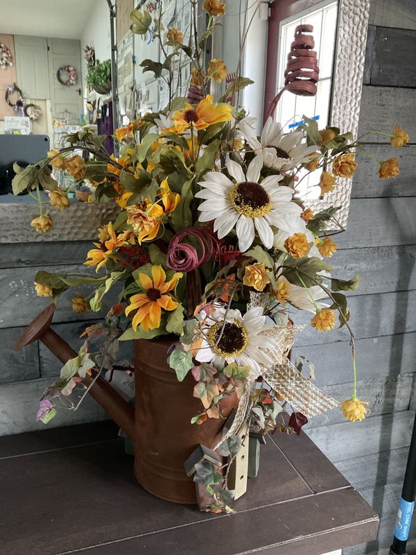 Centerpiece Spring 13x23 Watering Can w/Sunflowers and Daisies