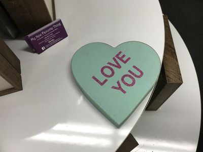 Sign Wood Green Heart with Pink &quot;Love You&quot;