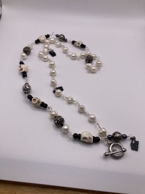 SKN1 Skull &amp; Pearl Necklace