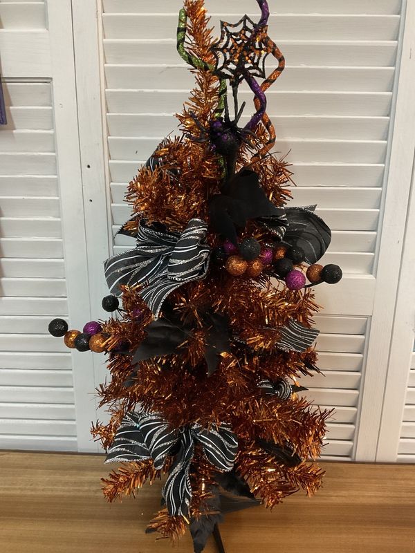 Evergreen Tree Black