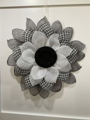Black &amp; White Sunflower Pancake Wreath