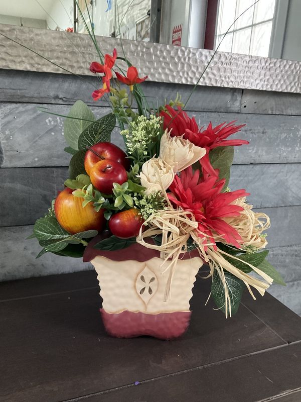 Centerpiece Apple Container w/Red Flowers and Apples