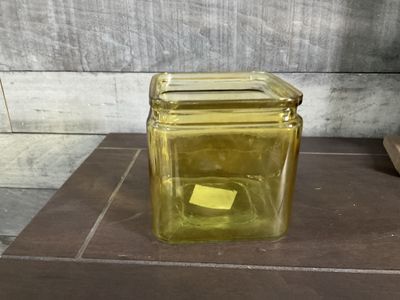 Vase Yellow